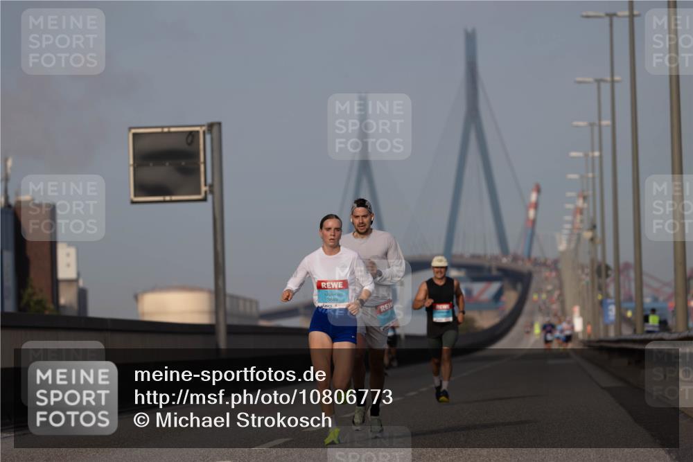 03.10.2026 - Köhlbrandbrückenlauf Michael Strokosch http://msf.ph/oto/10806773 03.10.2026 09:37:54 Position 3 3849 meine-sportfotos.de