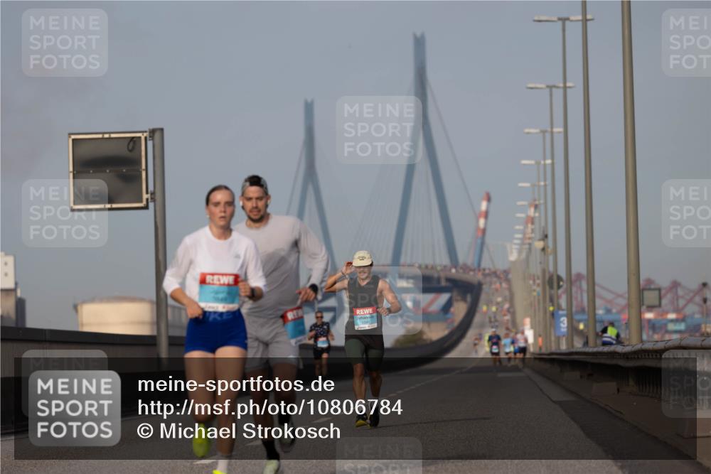 03.10.2026 - Köhlbrandbrückenlauf Michael Strokosch http://msf.ph/oto/10806784 03.10.2026 09:37:56 Position 3 99, 1599 meine-sportfotos.de