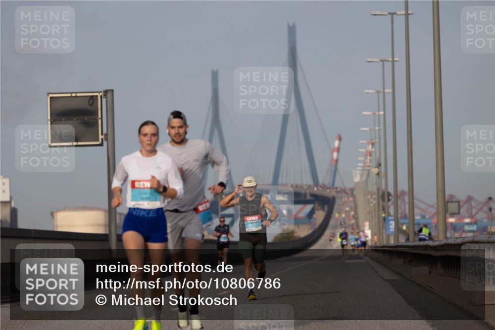 03.10.2026 - Köhlbrandbrückenlauf Michael Strokosch http://msf.ph/oto/10806786 03.10.2026 09:37:56 Position 3  meine-sportfotos.de
