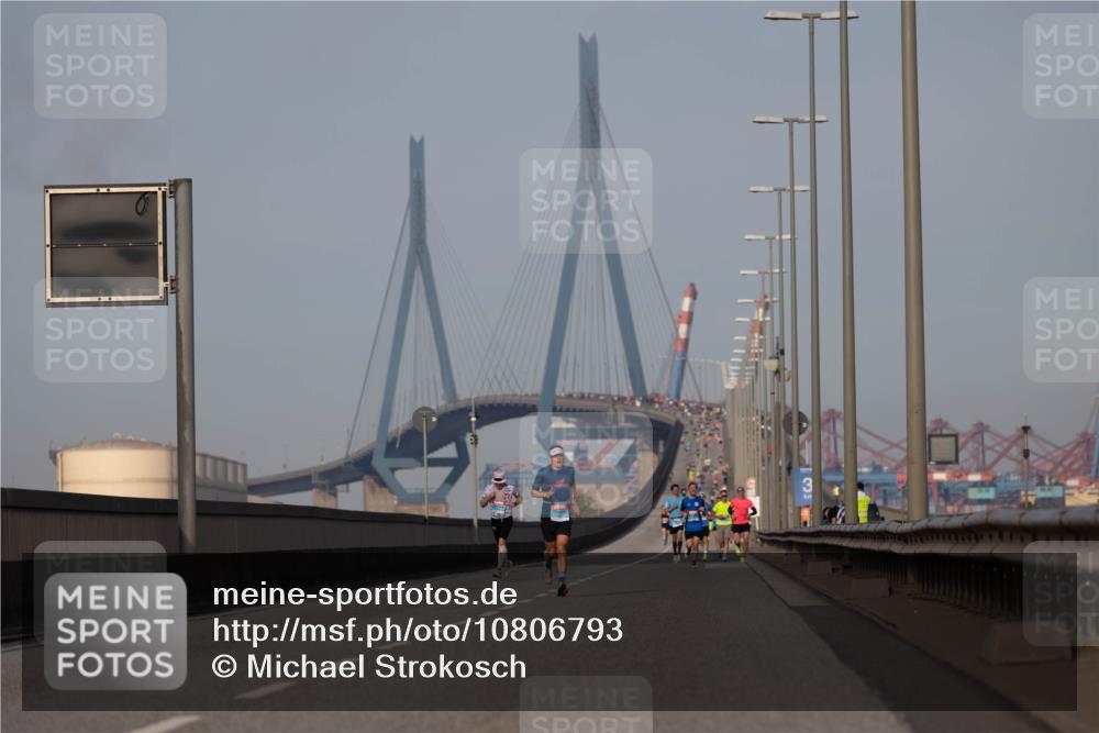 03.10.2026 - Köhlbrandbrückenlauf Michael Strokosch http://msf.ph/oto/10806793 03.10.2026 09:38:16 Position 3  meine-sportfotos.de