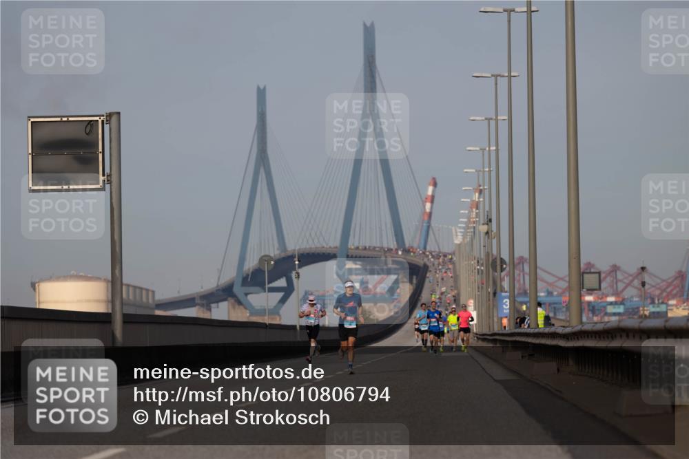 03.10.2026 - Köhlbrandbrückenlauf Michael Strokosch http://msf.ph/oto/10806794 03.10.2026 09:38:16 Position 3  meine-sportfotos.de