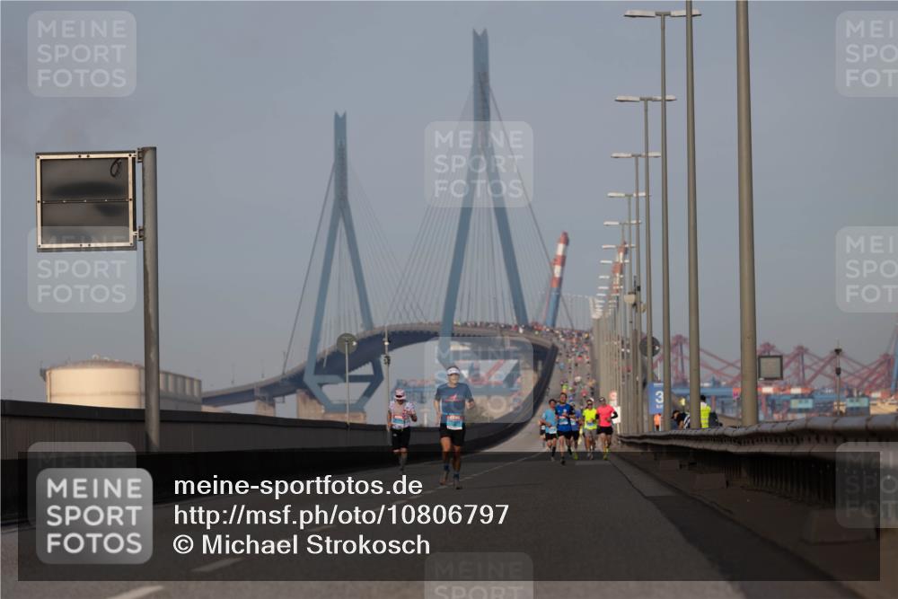 03.10.2026 - Köhlbrandbrückenlauf Michael Strokosch http://msf.ph/oto/10806797 03.10.2026 09:38:16 Position 3  meine-sportfotos.de