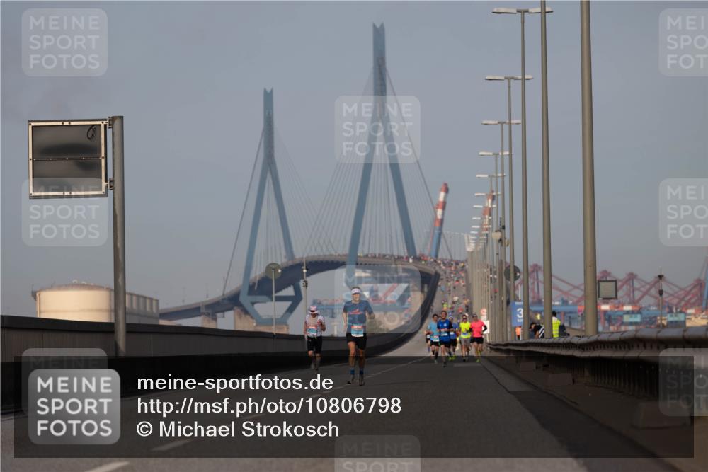 03.10.2026 - Köhlbrandbrückenlauf Michael Strokosch http://msf.ph/oto/10806798 03.10.2026 09:38:16 Position 3  meine-sportfotos.de