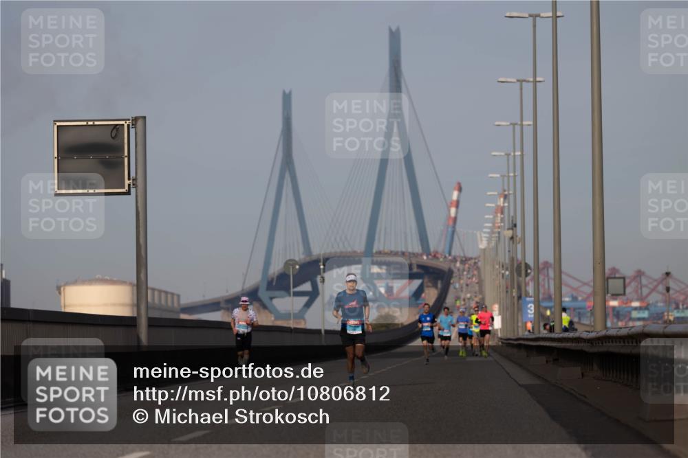 03.10.2026 - Köhlbrandbrückenlauf Michael Strokosch http://msf.ph/oto/10806812 03.10.2026 09:38:20 Position 3  meine-sportfotos.de