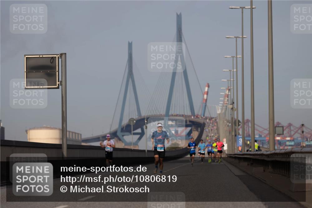 03.10.2026 - Köhlbrandbrückenlauf Michael Strokosch http://msf.ph/oto/10806819 03.10.2026 09:38:20 Position 3  meine-sportfotos.de