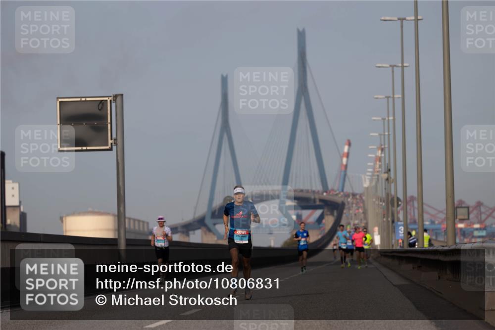 03.10.2026 - Köhlbrandbrückenlauf Michael Strokosch http://msf.ph/oto/10806831 03.10.2026 09:38:23 Position 3  meine-sportfotos.de
