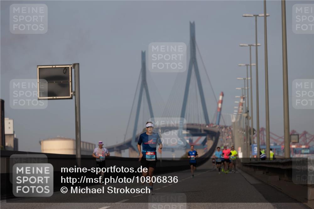 03.10.2026 - Köhlbrandbrückenlauf Michael Strokosch http://msf.ph/oto/10806836 03.10.2026 09:38:24 Position 3  meine-sportfotos.de