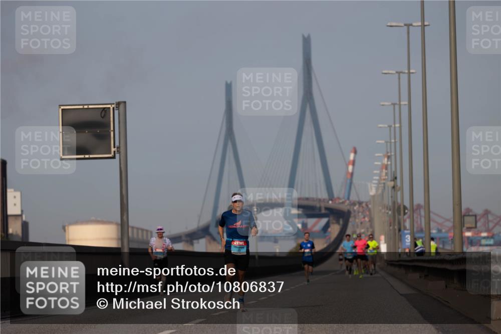 03.10.2026 - Köhlbrandbrückenlauf Michael Strokosch http://msf.ph/oto/10806837 03.10.2026 09:38:24 Position 3  meine-sportfotos.de
