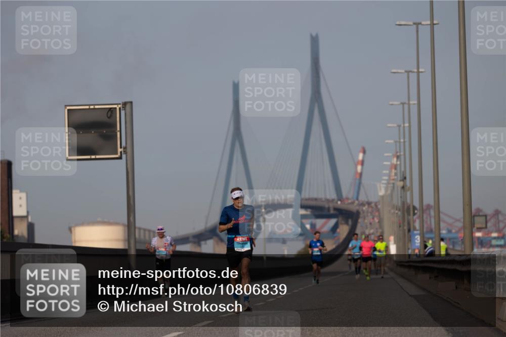 03.10.2026 - Köhlbrandbrückenlauf Michael Strokosch http://msf.ph/oto/10806839 03.10.2026 09:38:24 Position 3  meine-sportfotos.de
