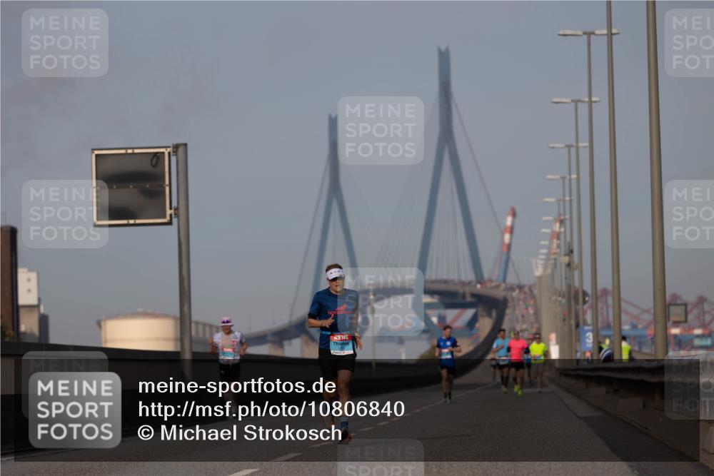 03.10.2026 - Köhlbrandbrückenlauf Michael Strokosch http://msf.ph/oto/10806840 03.10.2026 09:38:24 Position 3  meine-sportfotos.de
