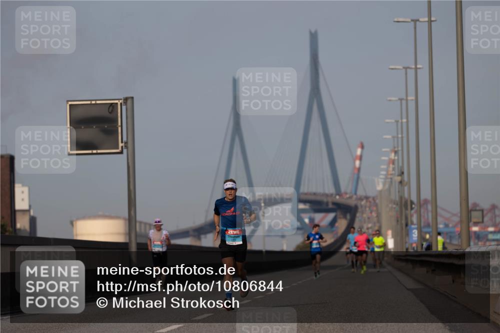 03.10.2026 - Köhlbrandbrückenlauf Michael Strokosch http://msf.ph/oto/10806844 03.10.2026 09:38:25 Position 3 1395 meine-sportfotos.de
