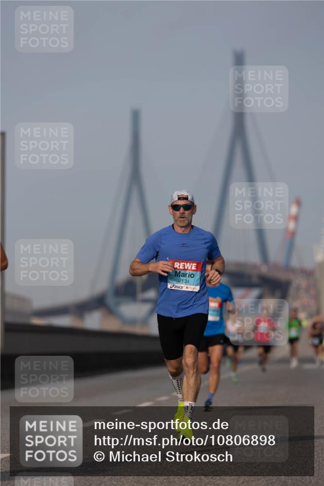 03.10.2026 - Köhlbrandbrückenlauf Michael Strokosch http://msf.ph/oto/10806898 03.10.2026 09:38:50 Position 3 2134 meine-sportfotos.de