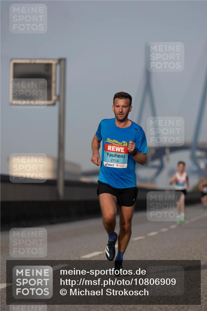 03.10.2026 - Köhlbrandbrückenlauf Michael Strokosch http://msf.ph/oto/10806909 03.10.2026 09:38:55 Position 3 4, 2116 meine-sportfotos.de