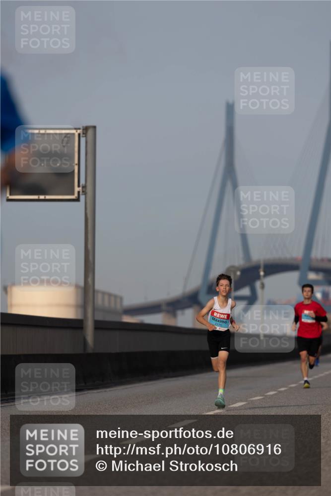 03.10.2026 - Köhlbrandbrückenlauf Michael Strokosch http://msf.ph/oto/10806916 03.10.2026 09:38:58 Position 3 2170 meine-sportfotos.de