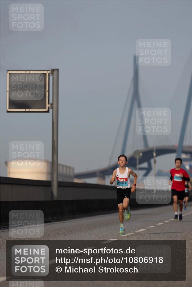 03.10.2026 - Köhlbrandbrückenlauf Michael Strokosch http://msf.ph/oto/10806918 03.10.2026 09:38:59 Position 3 2170 meine-sportfotos.de
