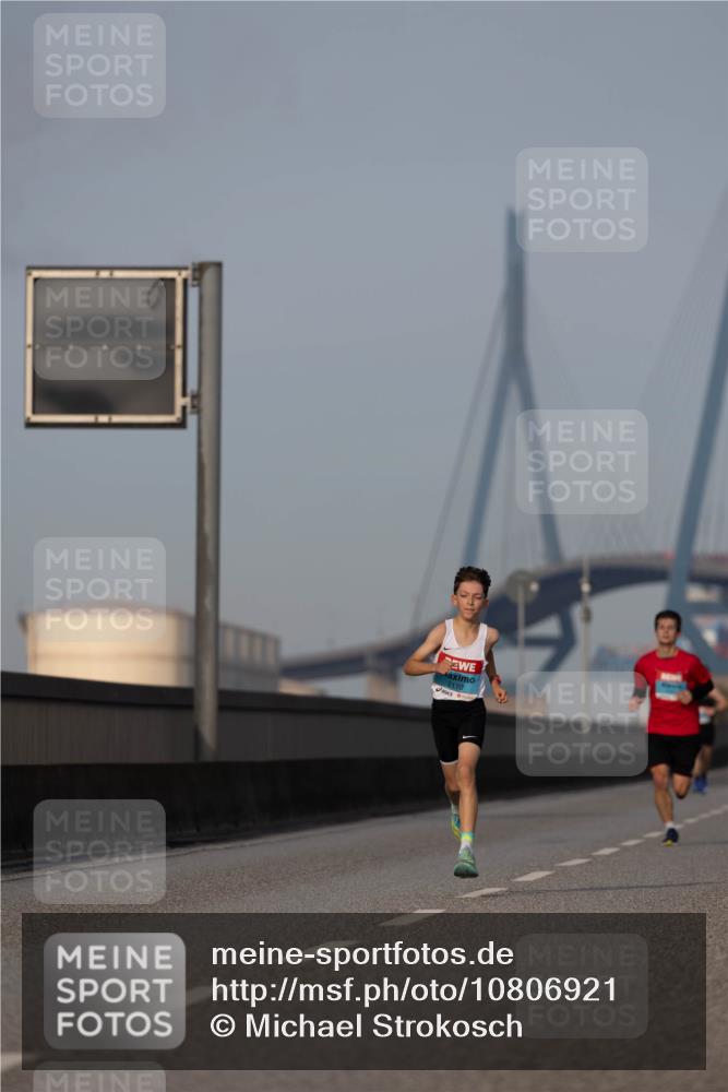 03.10.2026 - Köhlbrandbrückenlauf Michael Strokosch http://msf.ph/oto/10806921 03.10.2026 09:38:59 Position 3 2170 meine-sportfotos.de