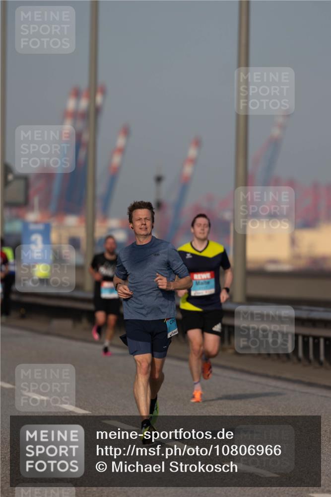 03.10.2026 - Köhlbrandbrückenlauf Michael Strokosch http://msf.ph/oto/10806966 03.10.2026 09:39:38 Position 3  meine-sportfotos.de