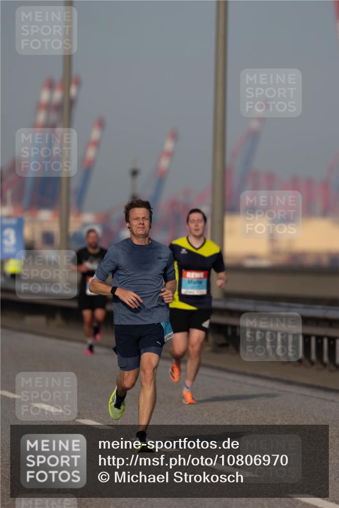 03.10.2026 - Köhlbrandbrückenlauf Michael Strokosch http://msf.ph/oto/10806970 03.10.2026 09:39:38 Position 3  meine-sportfotos.de