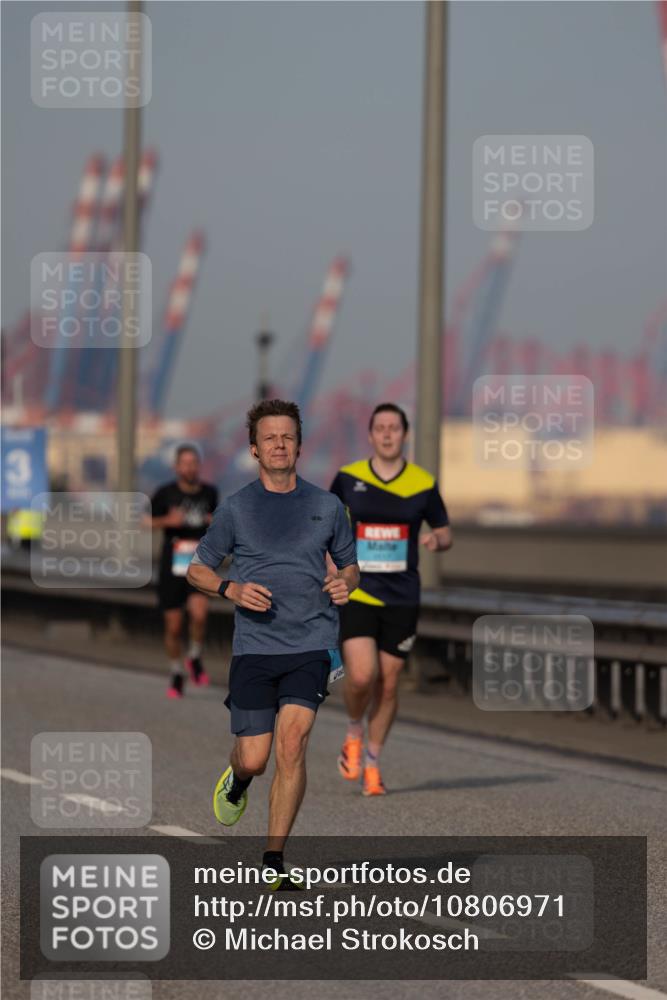 03.10.2026 - Köhlbrandbrückenlauf Michael Strokosch http://msf.ph/oto/10806971 03.10.2026 09:39:38 Position 3  meine-sportfotos.de