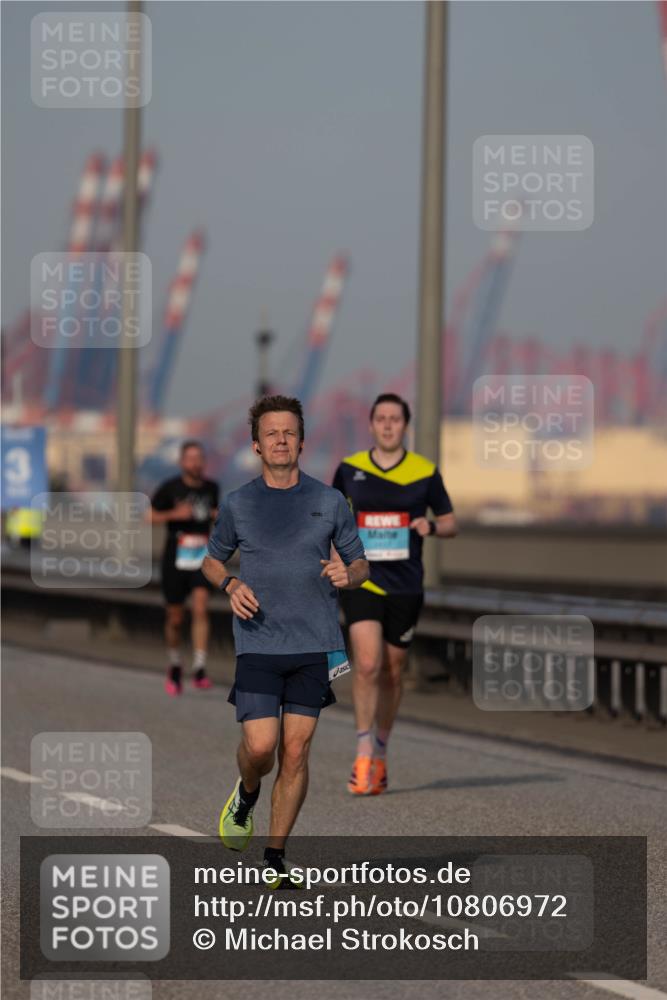 03.10.2026 - Köhlbrandbrückenlauf Michael Strokosch http://msf.ph/oto/10806972 03.10.2026 09:39:38 Position 3  meine-sportfotos.de