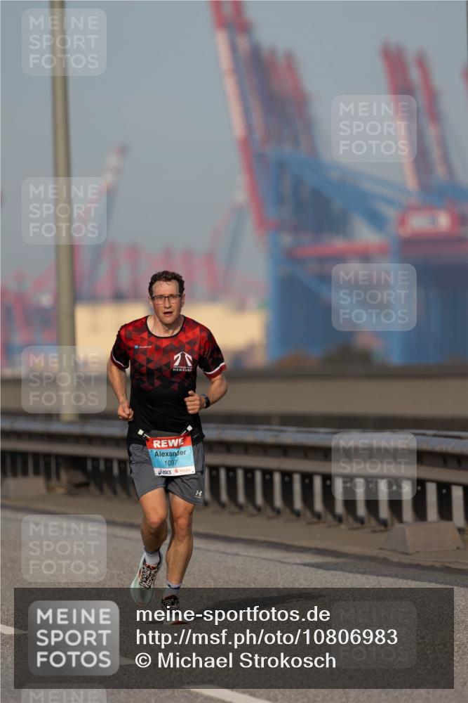 03.10.2026 - Köhlbrandbrückenlauf Michael Strokosch http://msf.ph/oto/10806983 03.10.2026 09:39:54 Position 3 1097 meine-sportfotos.de