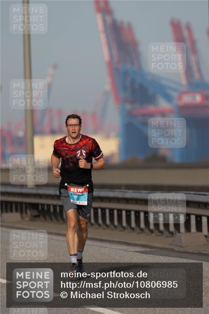 03.10.2026 - Köhlbrandbrückenlauf Michael Strokosch http://msf.ph/oto/10806985 03.10.2026 09:39:54 Position 3 1097 meine-sportfotos.de