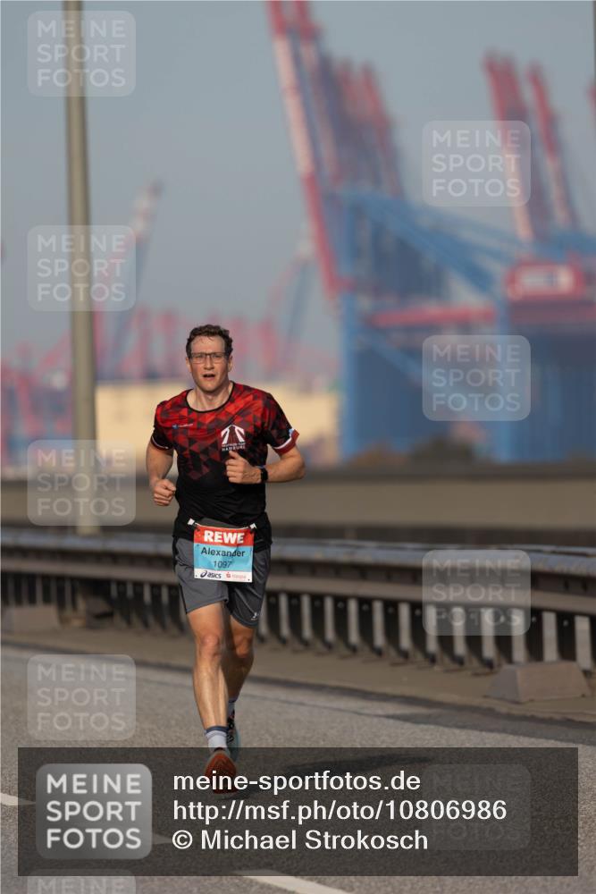 03.10.2026 - Köhlbrandbrückenlauf Michael Strokosch http://msf.ph/oto/10806986 03.10.2026 09:39:54 Position 3 1097 meine-sportfotos.de