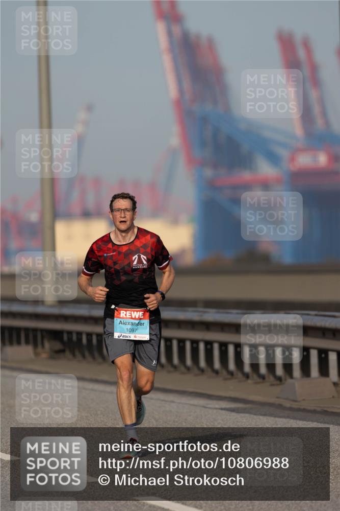 03.10.2026 - Köhlbrandbrückenlauf Michael Strokosch http://msf.ph/oto/10806988 03.10.2026 09:39:54 Position 3 1097 meine-sportfotos.de