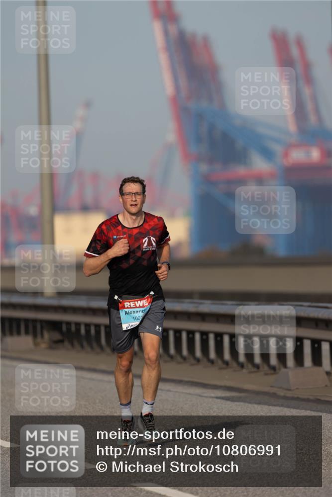 03.10.2026 - Köhlbrandbrückenlauf Michael Strokosch http://msf.ph/oto/10806991 03.10.2026 09:39:55 Position 3 1097 meine-sportfotos.de