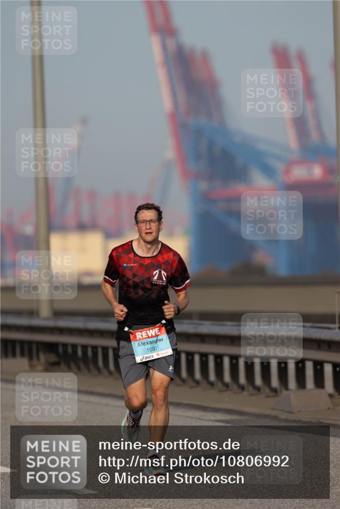 03.10.2026 - Köhlbrandbrückenlauf Michael Strokosch http://msf.ph/oto/10806992 03.10.2026 09:39:55 Position 3 1097 meine-sportfotos.de