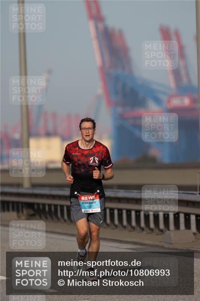 03.10.2026 - Köhlbrandbrückenlauf Michael Strokosch http://msf.ph/oto/10806993 03.10.2026 09:39:55 Position 3 1097 meine-sportfotos.de