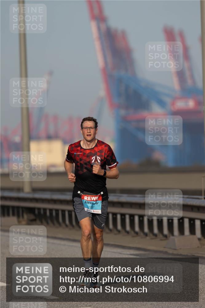 03.10.2026 - Köhlbrandbrückenlauf Michael Strokosch http://msf.ph/oto/10806994 03.10.2026 09:39:55 Position 3 28, 16, 1097 meine-sportfotos.de
