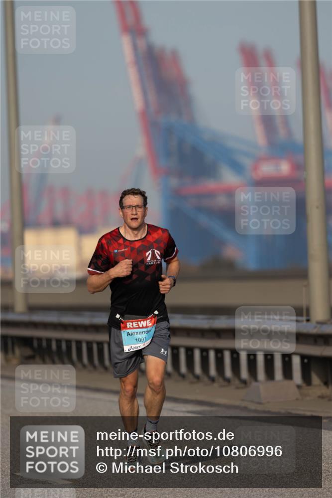 03.10.2026 - Köhlbrandbrückenlauf Michael Strokosch http://msf.ph/oto/10806996 03.10.2026 09:39:55 Position 3 1097 meine-sportfotos.de