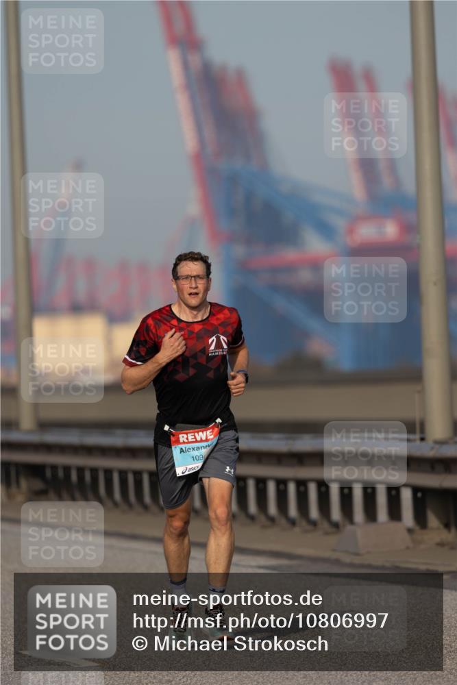 03.10.2026 - Köhlbrandbrückenlauf Michael Strokosch http://msf.ph/oto/10806997 03.10.2026 09:39:55 Position 3 109 meine-sportfotos.de