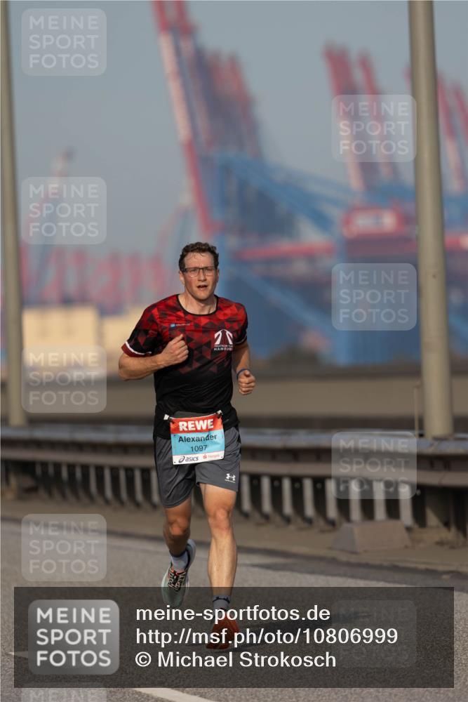 03.10.2026 - Köhlbrandbrückenlauf Michael Strokosch http://msf.ph/oto/10806999 03.10.2026 09:39:55 Position 3 1097, 2 meine-sportfotos.de
