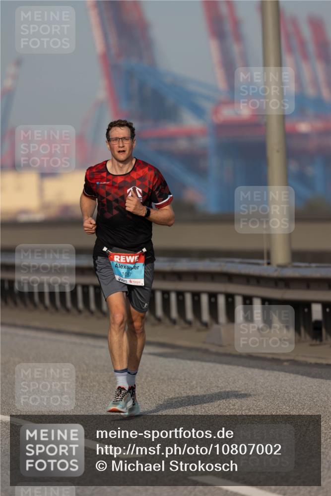 03.10.2026 - Köhlbrandbrückenlauf Michael Strokosch http://msf.ph/oto/10807002 03.10.2026 09:39:56 Position 3 1097 meine-sportfotos.de