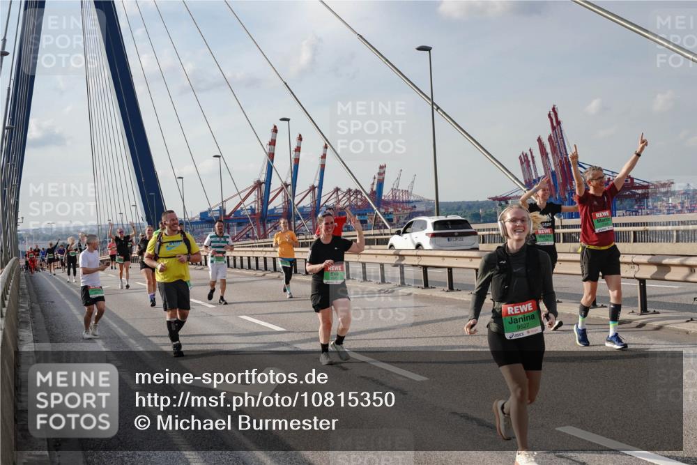 03.10.2026 - Köhlbrandbrückenlauf Michael Burmester http://msf.ph/oto/10815350 03.10.2026 16:08:09 Position 2 111, 9527 meine-sportfotos.de