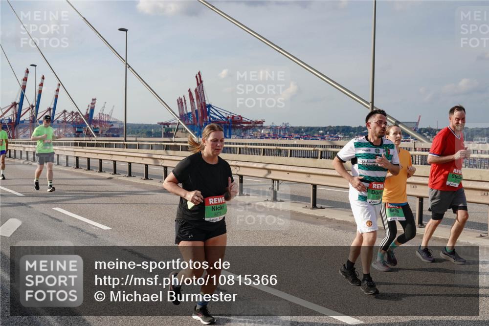 03.10.2026 - Köhlbrandbrückenlauf Michael Burmester http://msf.ph/oto/10815366 03.10.2026 16:08:16 Position 2 9279, 9453 meine-sportfotos.de