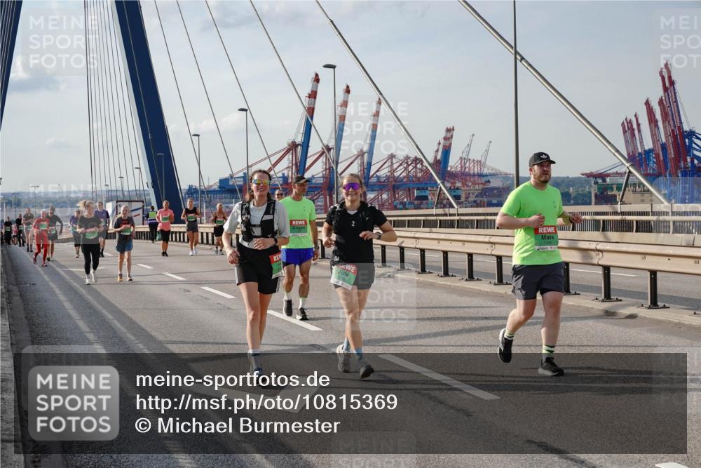 03.10.2026 - Köhlbrandbrückenlauf Michael Burmester http://msf.ph/oto/10815369 03.10.2026 16:08:19 Position 2  meine-sportfotos.de