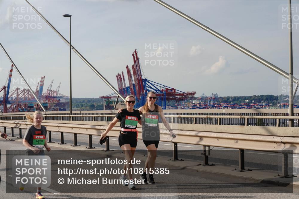 03.10.2026 - Köhlbrandbrückenlauf Michael Burmester http://msf.ph/oto/10815385 03.10.2026 16:08:26 Position 2 9035, 9827, 9826 meine-sportfotos.de