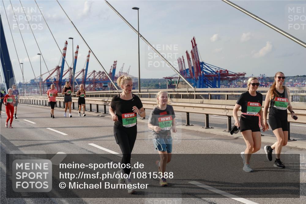 03.10.2026 - Köhlbrandbrückenlauf Michael Burmester http://msf.ph/oto/10815388 03.10.2026 16:08:27 Position 2 9033, 9035, 9826, 9827 meine-sportfotos.de
