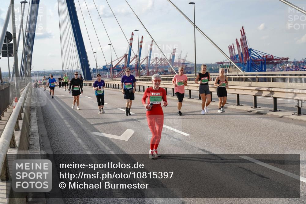 03.10.2026 - Köhlbrandbrückenlauf Michael Burmester http://msf.ph/oto/10815397 03.10.2026 16:08:32 Position 2 9443 meine-sportfotos.de