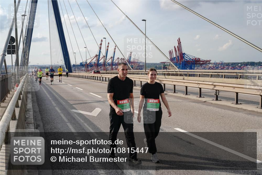 03.10.2026 - Köhlbrandbrückenlauf Michael Burmester http://msf.ph/oto/10815447 03.10.2026 16:09:23 Position 2 9754, 9753 meine-sportfotos.de