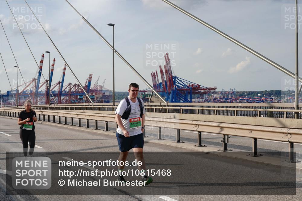 03.10.2026 - Köhlbrandbrückenlauf Michael Burmester http://msf.ph/oto/10815468 03.10.2026 16:09:45 Position 2  meine-sportfotos.de