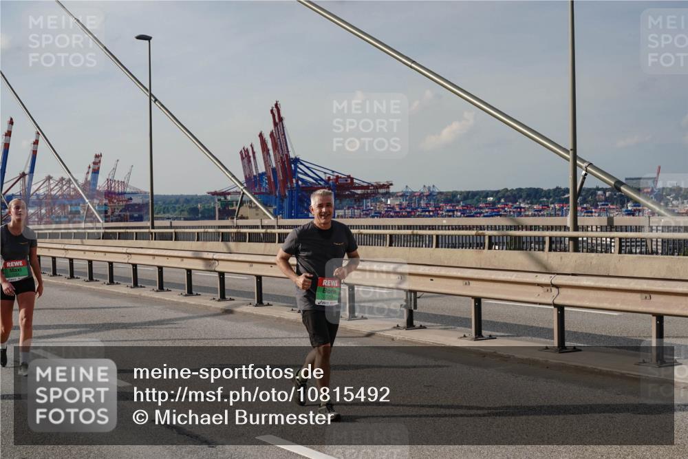 03.10.2026 - Köhlbrandbrückenlauf Michael Burmester http://msf.ph/oto/10815492 03.10.2026 16:10:06 Position 2  meine-sportfotos.de