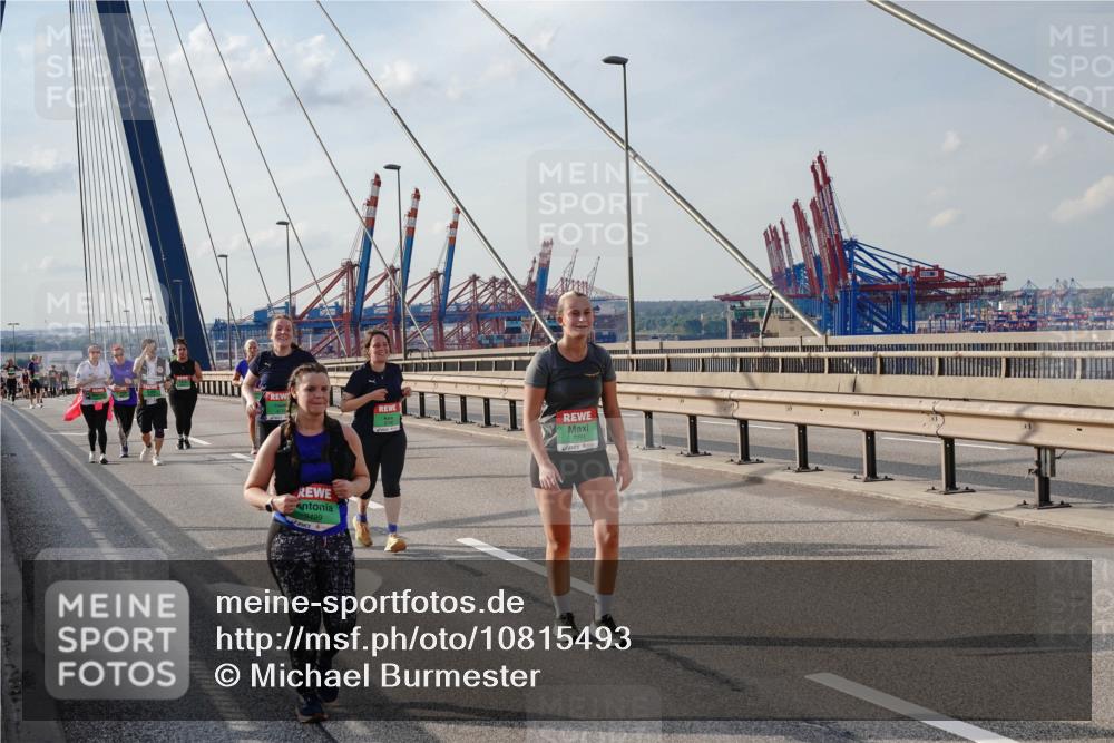 03.10.2026 - Köhlbrandbrückenlauf Michael Burmester http://msf.ph/oto/10815493 03.10.2026 16:10:07 Position 2 9499, 7251 meine-sportfotos.de