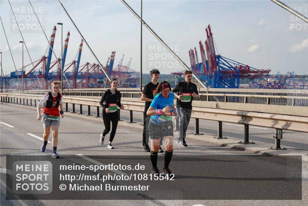 03.10.2026 - Köhlbrandbrückenlauf Michael Burmester http://msf.ph/oto/10815542 03.10.2026 16:10:44 Position 2  meine-sportfotos.de