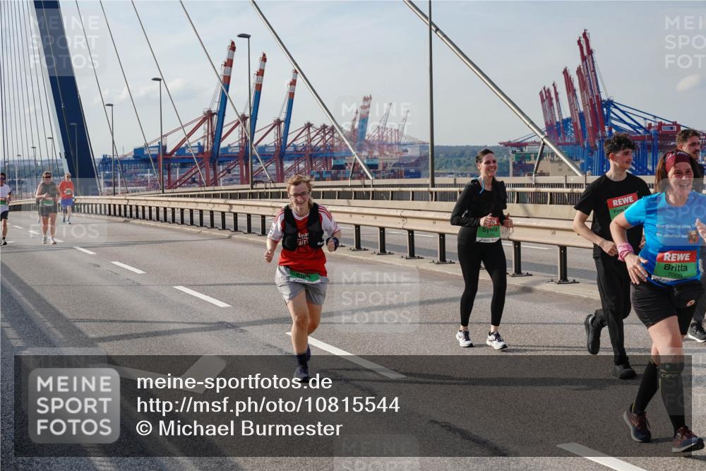03.10.2026 - Köhlbrandbrückenlauf Michael Burmester http://msf.ph/oto/10815544 03.10.2026 16:10:45 Position 2 7009 meine-sportfotos.de