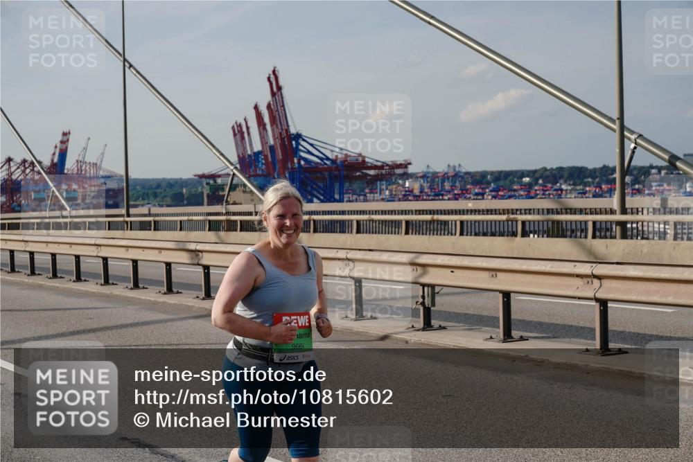 03.10.2026 - Köhlbrandbrückenlauf Michael Burmester http://msf.ph/oto/10815602 03.10.2026 16:11:39 Position 2 9664 meine-sportfotos.de