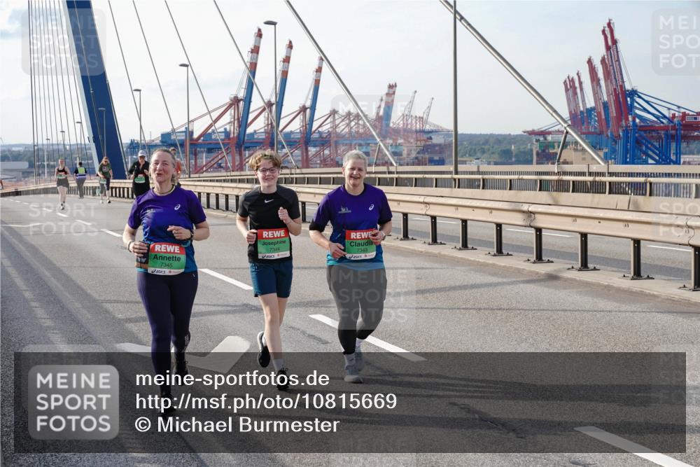 03.10.2026 - Köhlbrandbrückenlauf Michael Burmester http://msf.ph/oto/10815669 03.10.2026 16:12:44 Position 2 7345, 7344, 7343 meine-sportfotos.de
